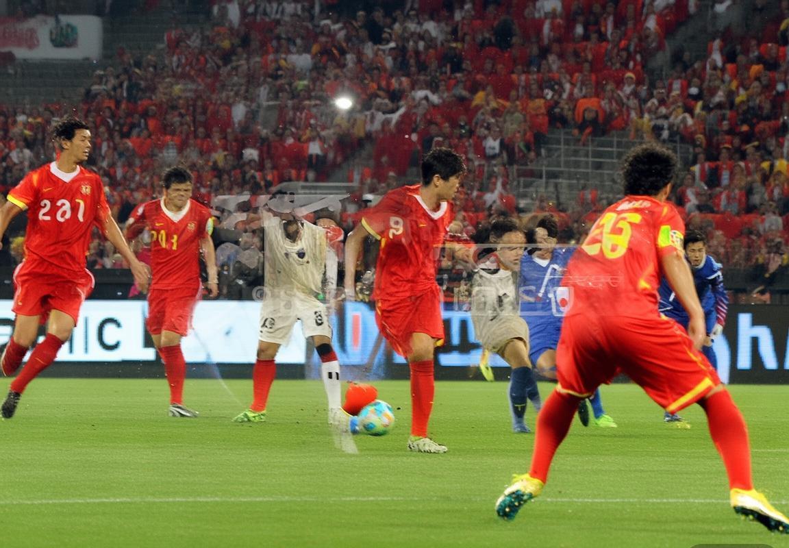 2015亚锦赛中韩对决：激情燃烧的足球之夜